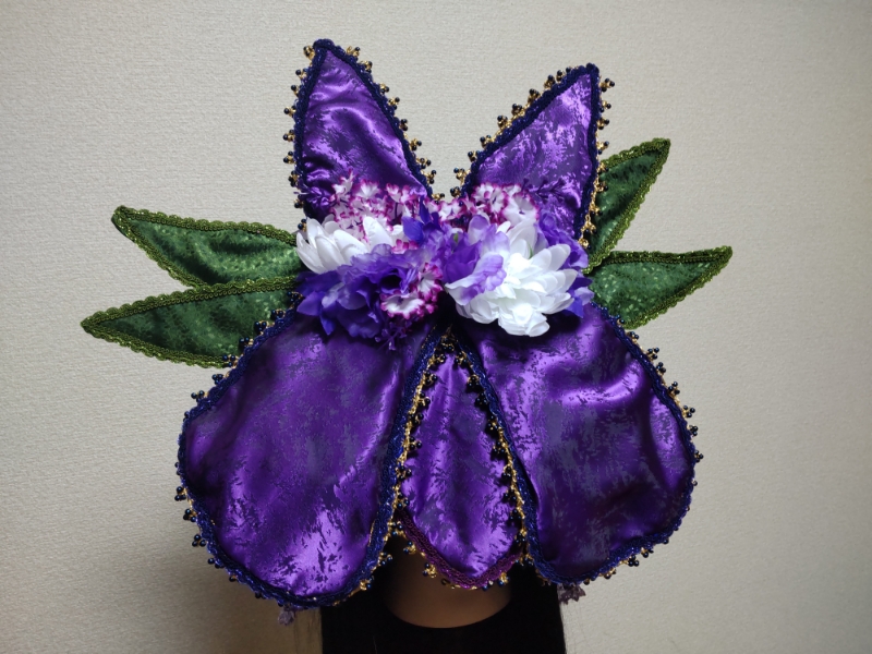 造花を添えた髪飾り