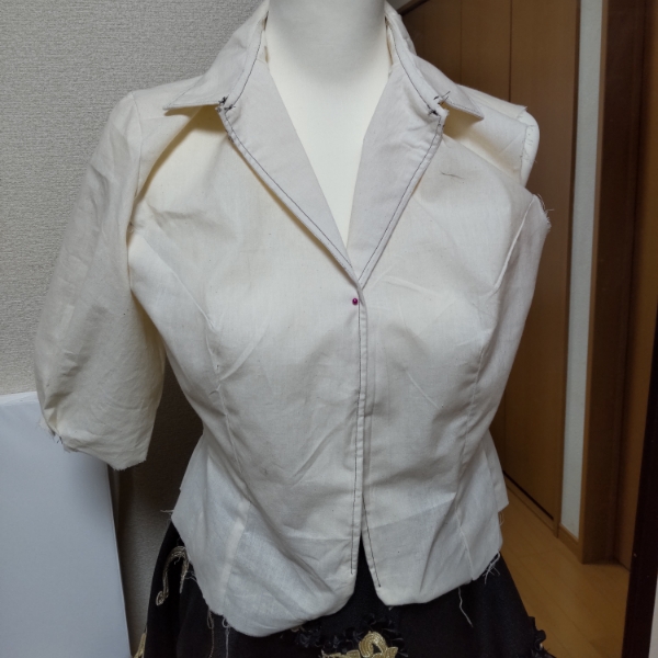 仮縫い状態のシャツ