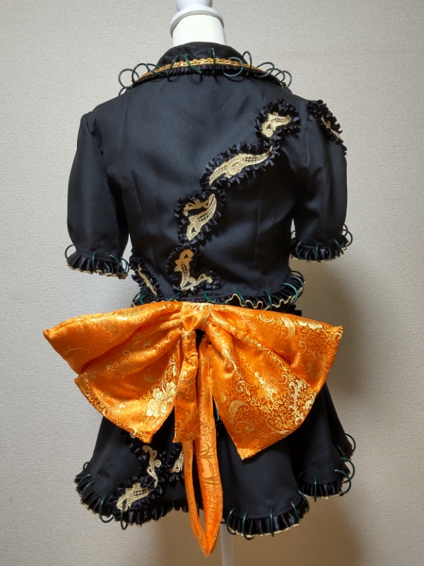 完成した衣装の後ろ面