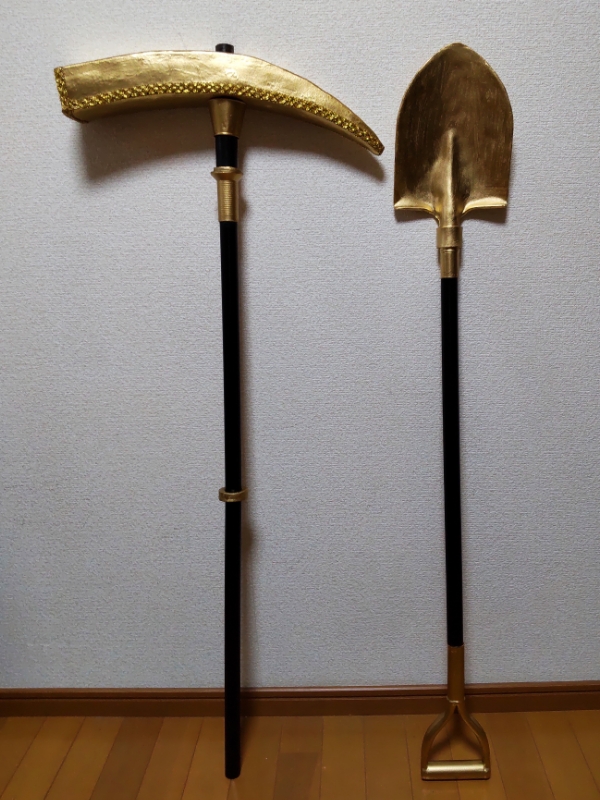 完成したシャベルとツルハシ